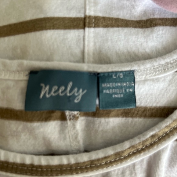 Neely Women’s Sleeveless Tee. Tan & White Striped. Size L - Picture 3 of 4
